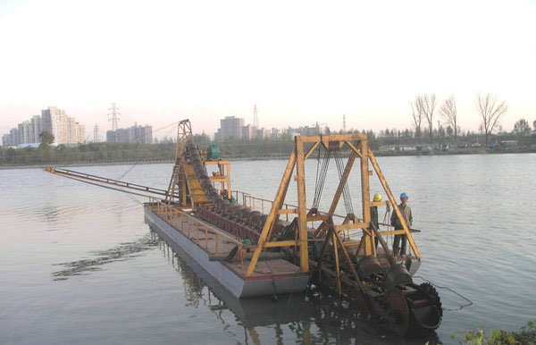 朝鲜洛东江挖沙船（80m³h)
